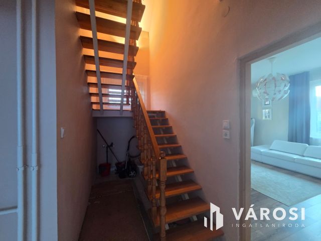 170 m²-es városi villa saját parkkal – a Károlyi telepen