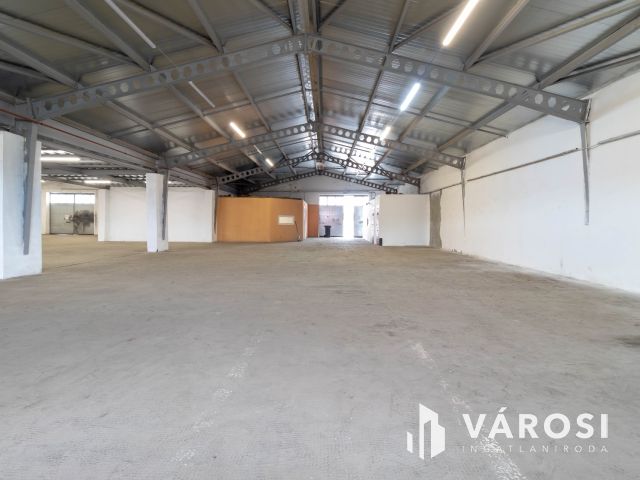 800 m2-es raktár irodablokkal M0 lehajtótól 3 km-re